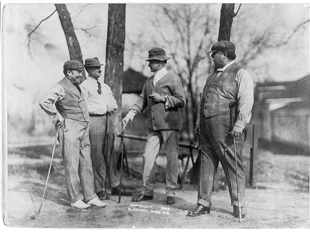 imagine cu o poza veche reprezentand jucatori de golf